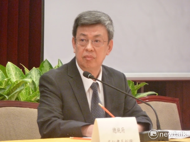年金改革委員會召集人、副總統陳建仁今(11 )天邀集政委林萬億與八名綠委,聆聽地方對軍人年今改革的意見。 年金改革委員會召集人、副總統陳建仁今(11 )天邀集政委林萬億與八名綠委,聆聽地方對軍人年今改革的意見。