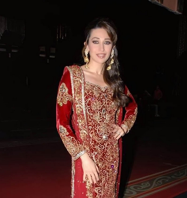 Karishma Kapoor hd wallpapers