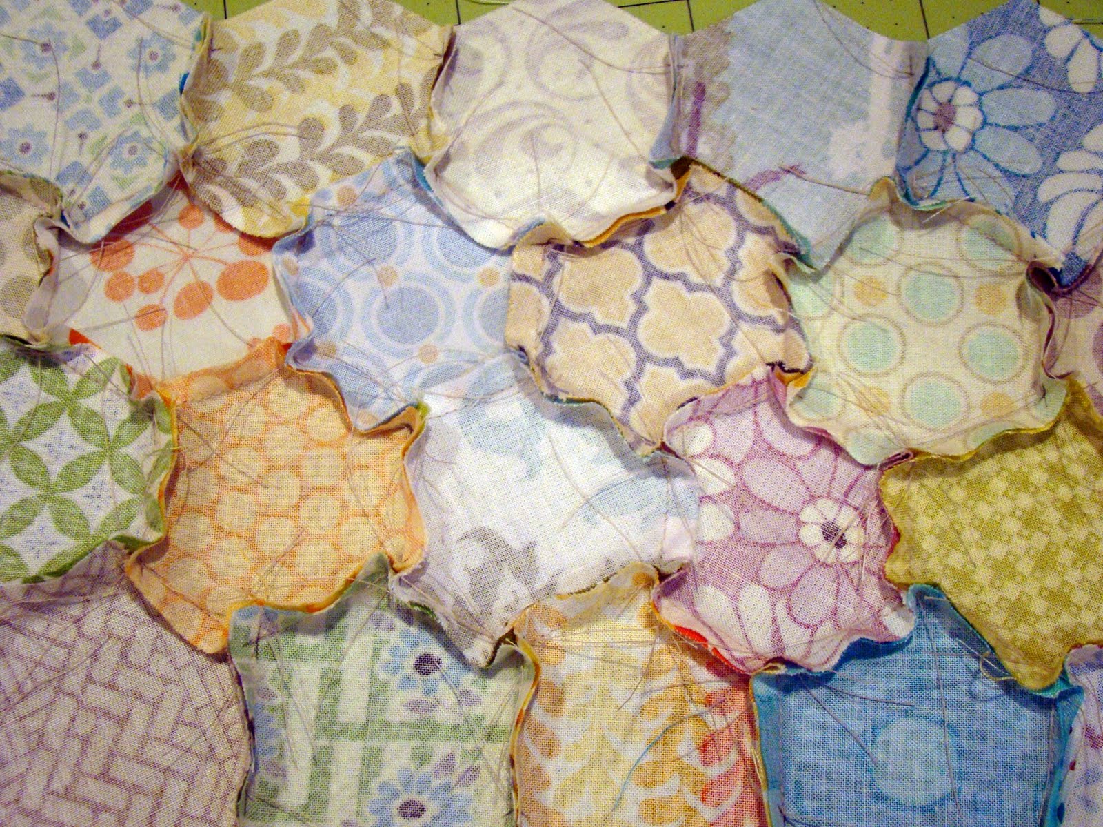 SewCraftyJess Accuquilt GO! Hexagons Placemat Tutorial
