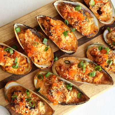 - - creamy + spicy baked mussels - -