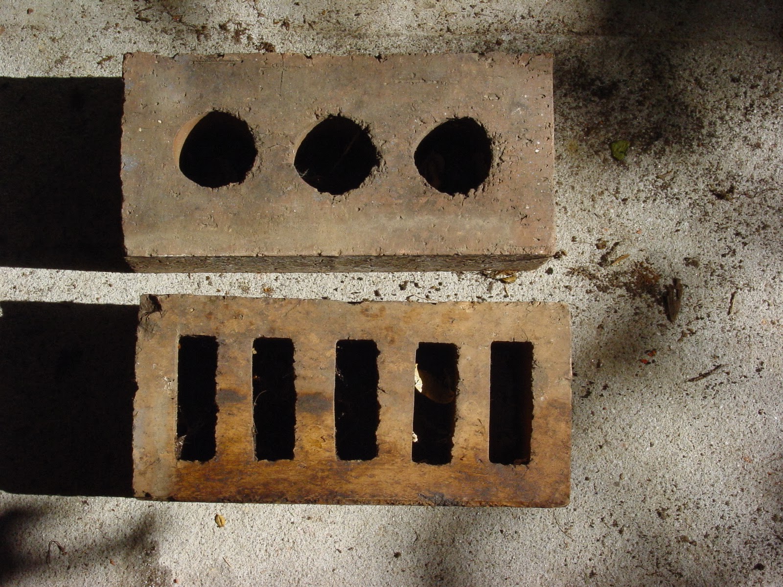 Bricks in Victoria Wirecut, extruded, perforated bricks