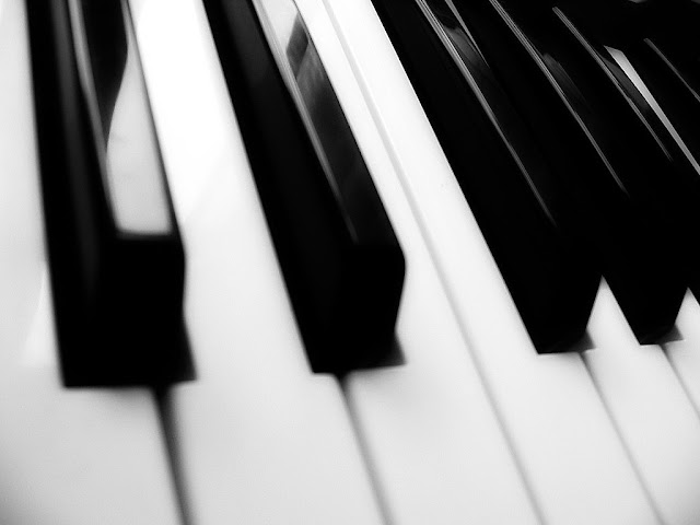 Black White Piano Wallpaper