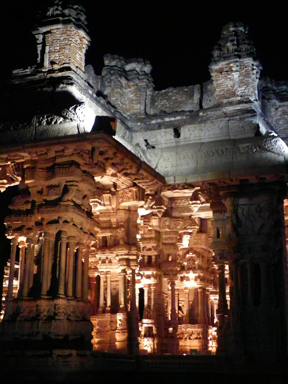 INDIA: The ancient temples at Hampi. / @JDumas