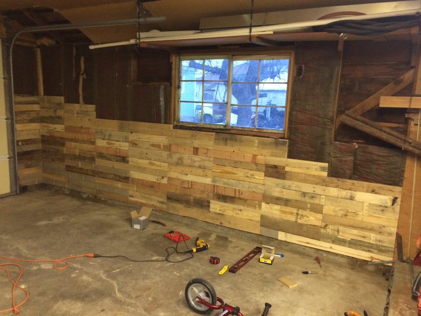 Carson's Blog Garage Pallet Wood Wall Build (in progress)