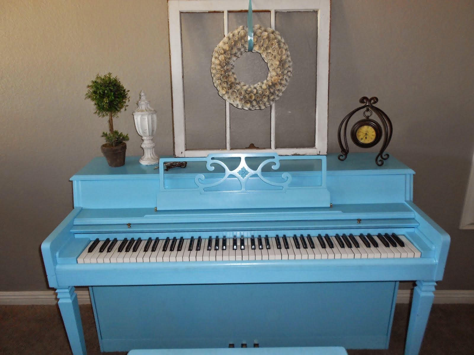 Aqua Piano and bench $old
