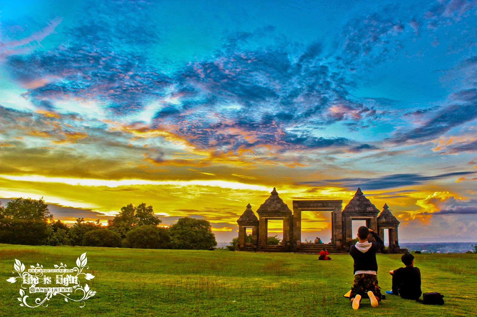 burning sky ratu boko situs candi pembakaran istana ratu boko