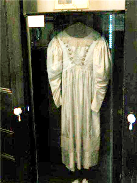 Paranormal Petersburg, Virginia, and the Tri-Cities Area by Pamela K. Kinney Paranormal Petersburg, Virginia, and the Tri-Cities Area by Pamela K. Kinney