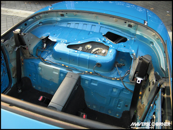 [Immagine: MX5_NA_rebuild_Trunk_Capote_03.jpg]