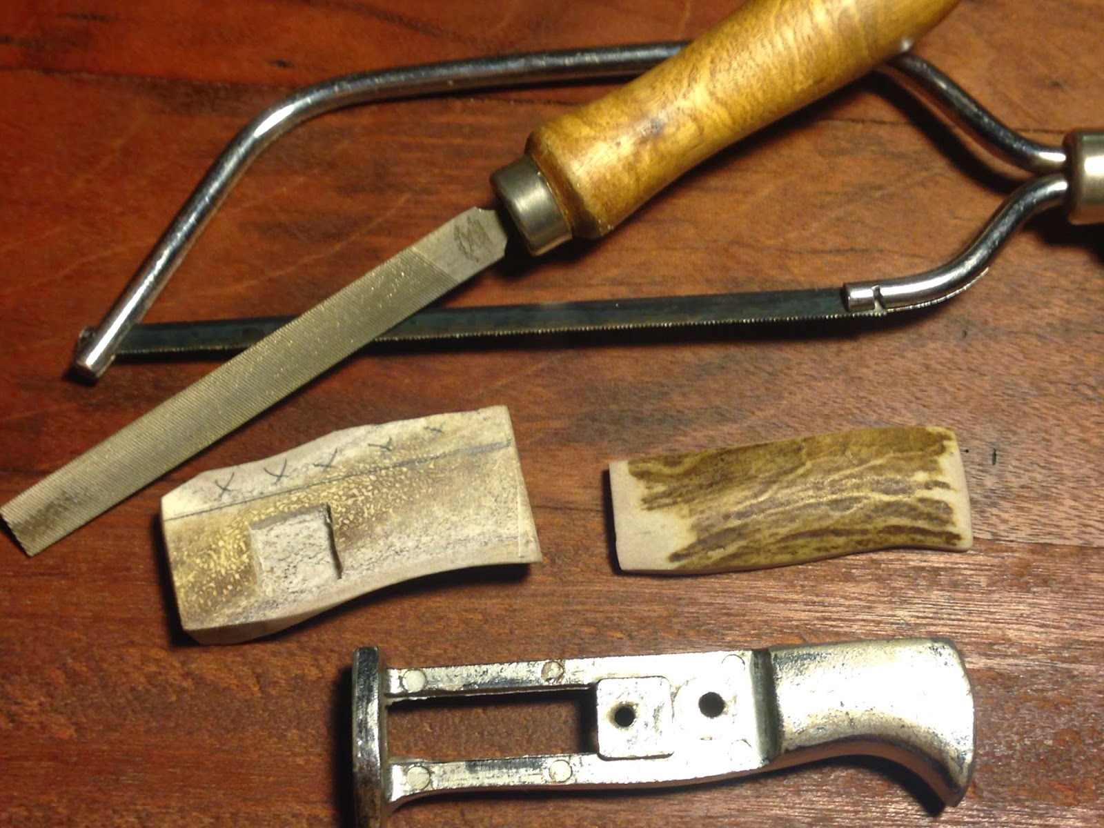 Rehandle a knife with stag.