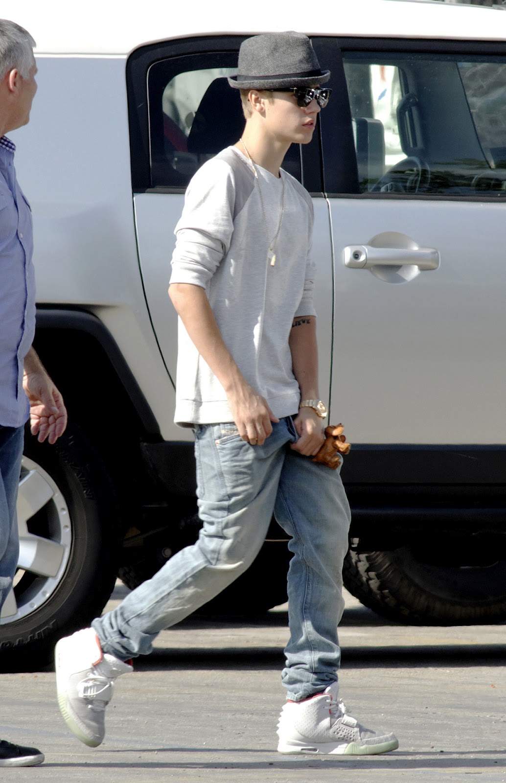 http://3.bp.blogspot.com/-mcIF_iLruaQ/UB1S9dB8BtI/AAAAAAAAD-k/JRQIEDLTF6g/s1600/Justin-Visits-selena.jpg
