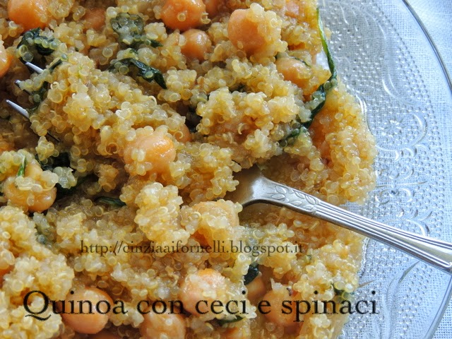 Quinoa con ceci e spinaci