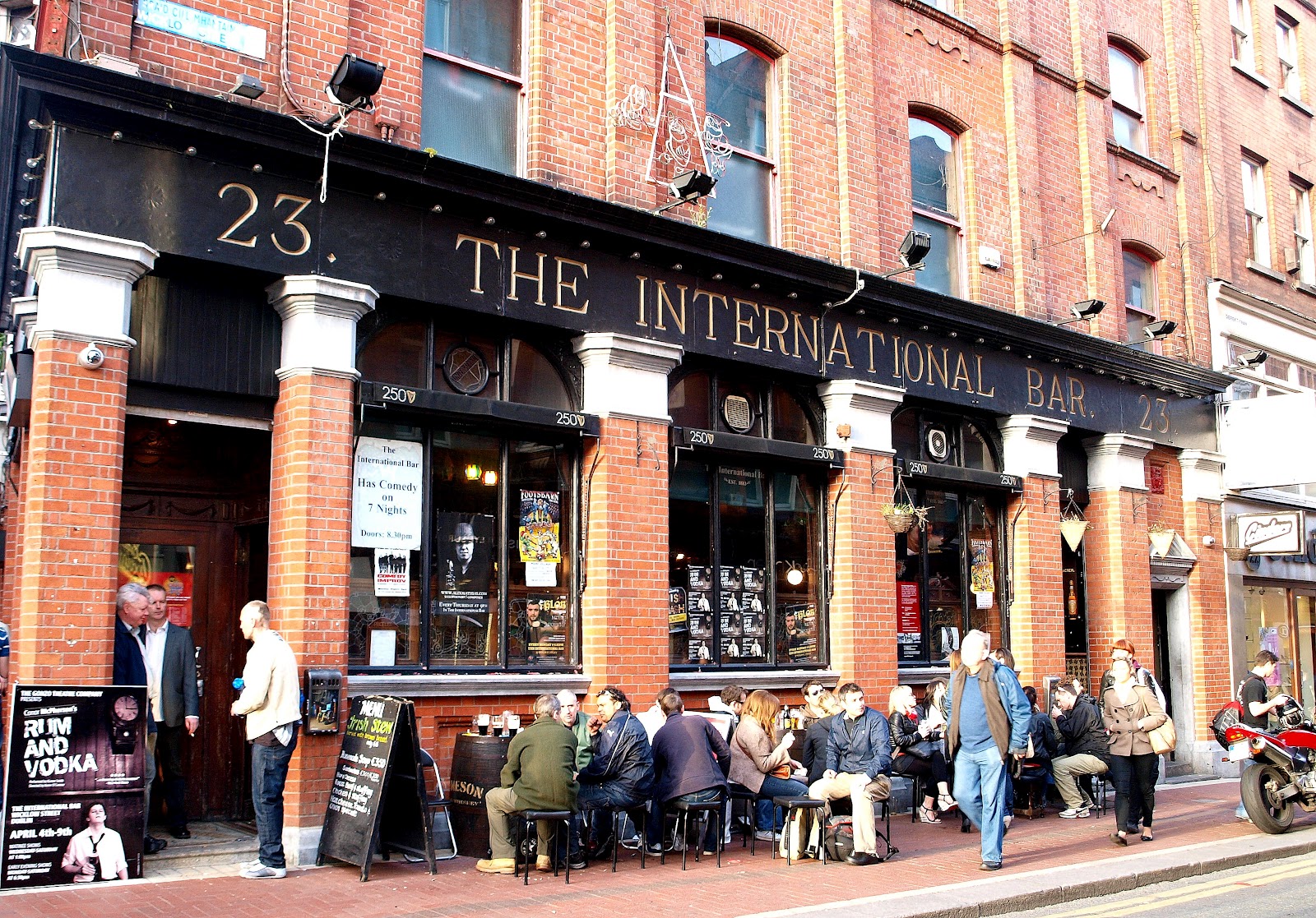 The traveler's drawer DUBLIN (Ireland). The International Bar