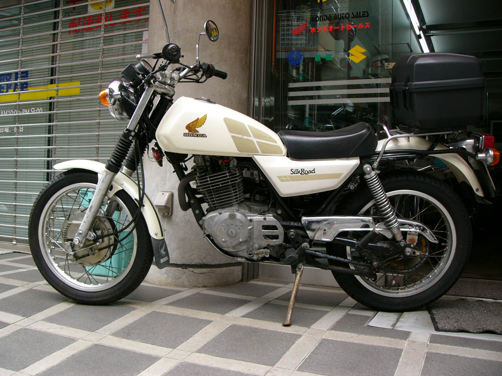 バイクサービス渋谷 二輪の修理 販売 Honda シルクロード500