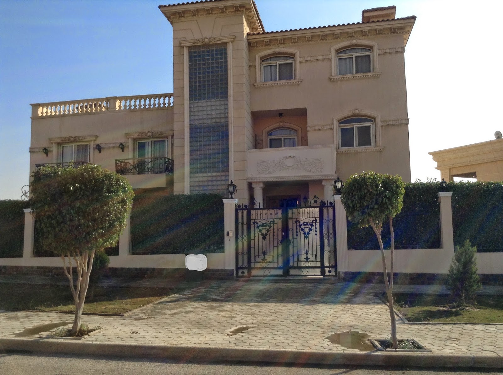 Rent at Beverly Hills Penthouse Apartmen 3 Bedrooms with Roof Buy or