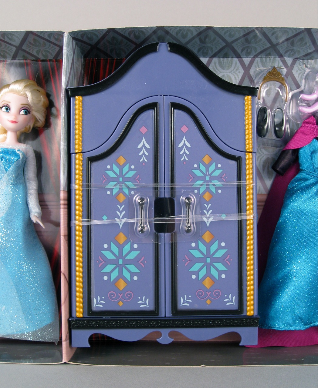 The Elsa Mini Doll Wardrobe Set from The Disney Store The Toy Box