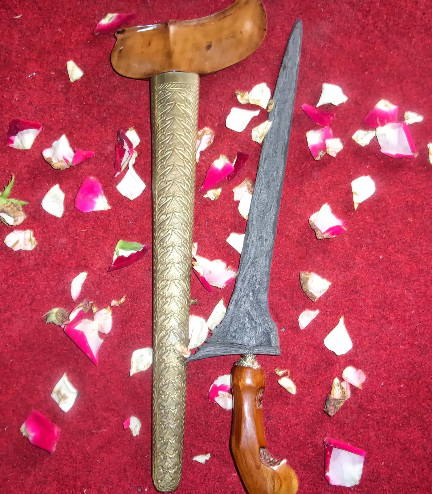 Keris Ronggolawe kyai megalamat Batu Mustika Benda