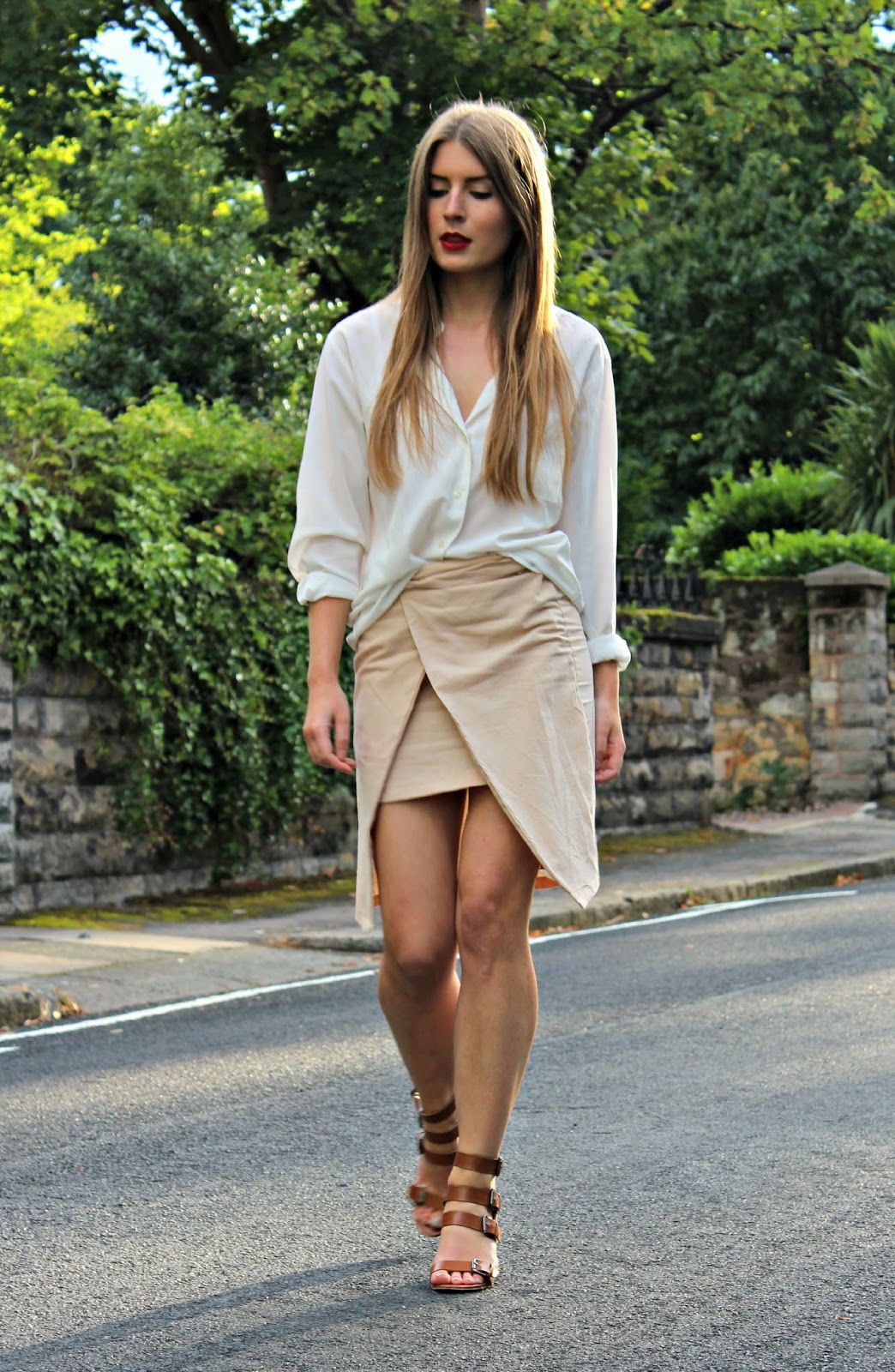 Outfit Oversized Shirt and Wrap Skirt Style Trunk