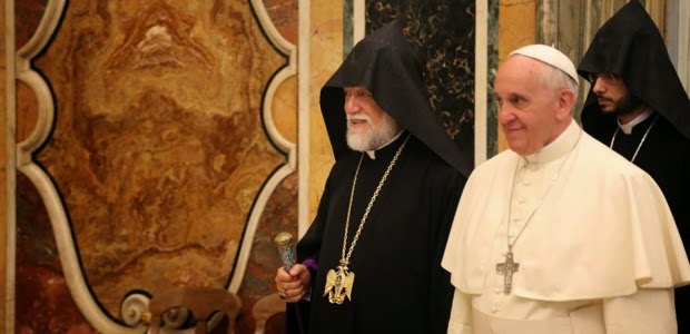 Aram I y el Papa Francisco en el Vaticano