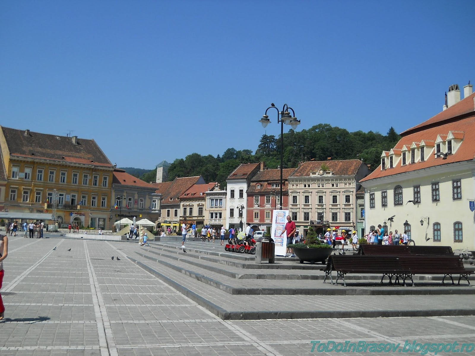 To Do In Brasov Afla tot ce poti sa faci in cel mai frumos oras din Romania Piata Sfatului Brasov