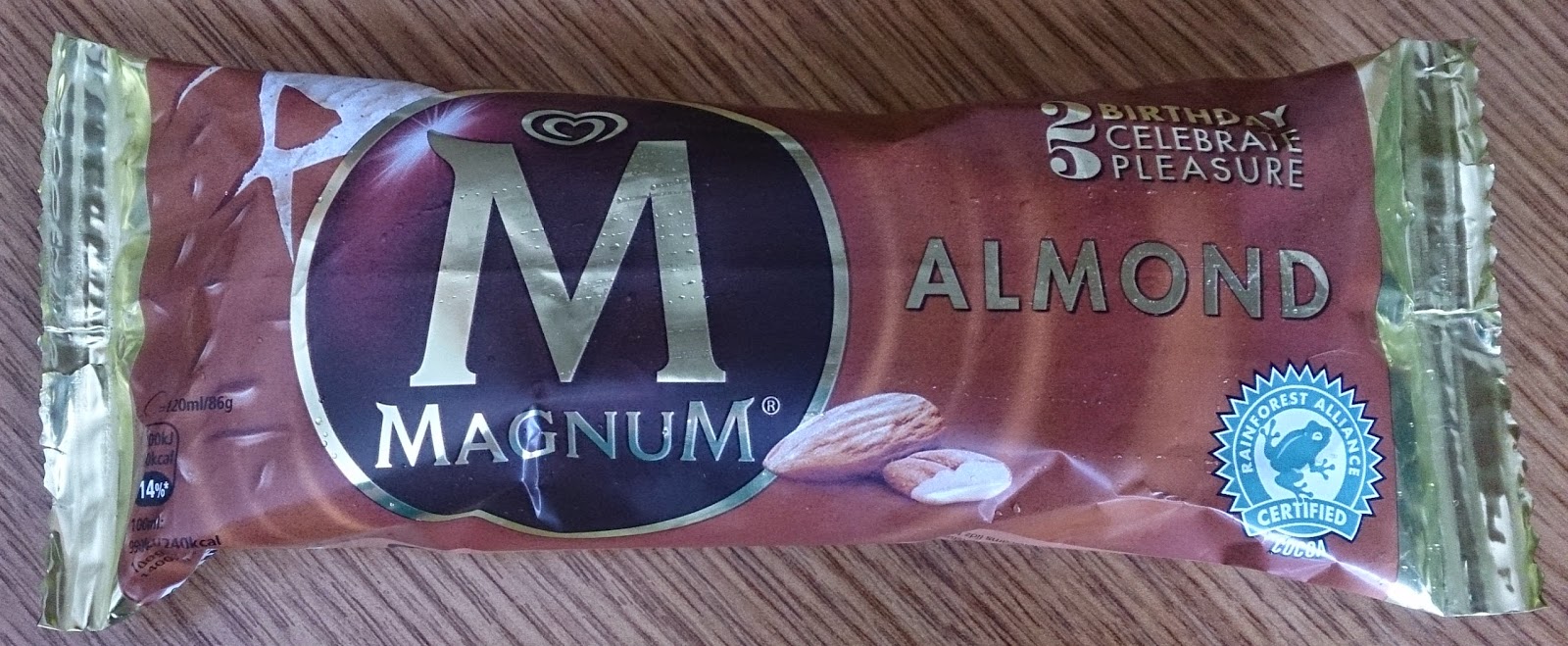 Chwile zasłodzenia lody na patyku Magnum Almond