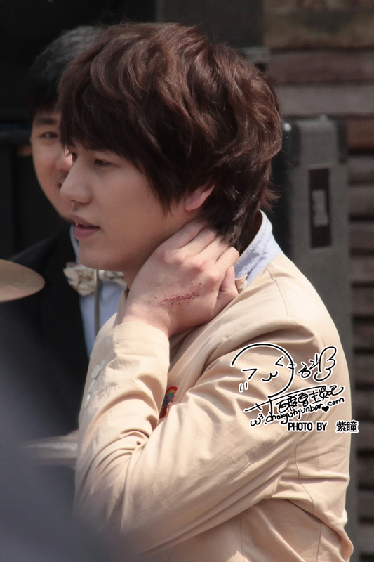 KOREAN ADDICTED: Super Junior's Kyuhyun returns to work after car accident