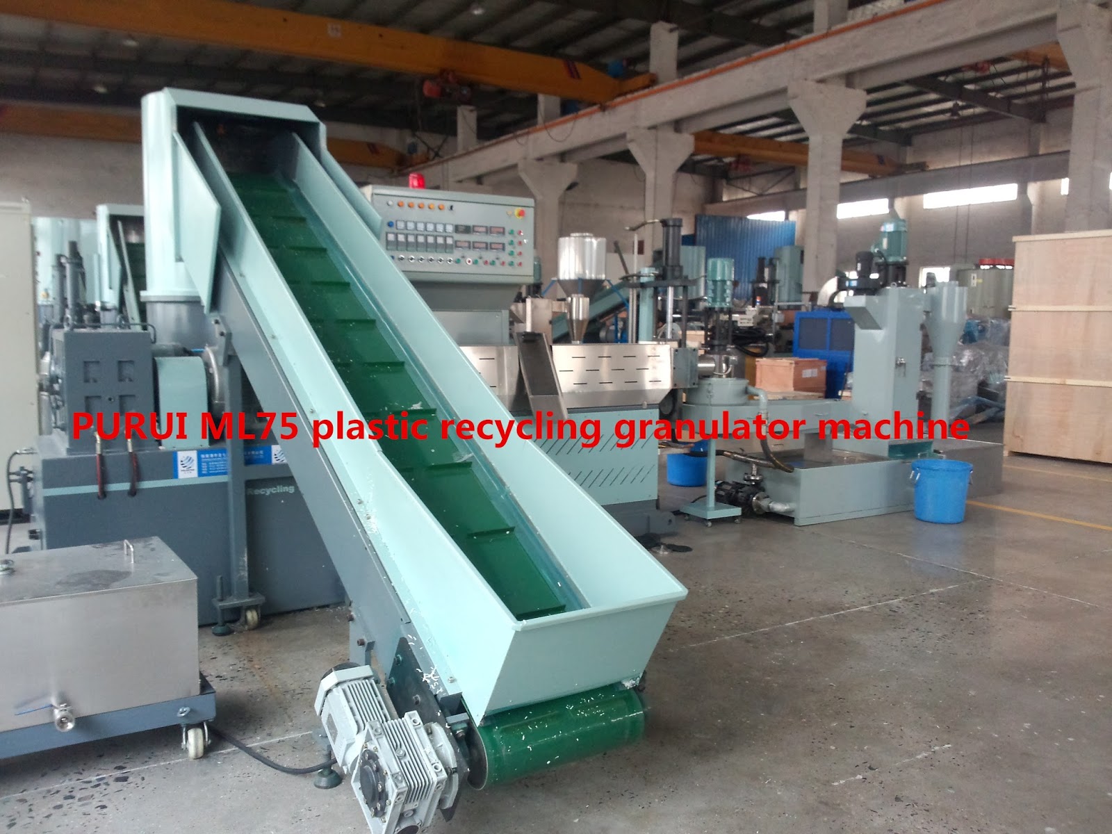 Plastic recycling machine The small and medium sized investment