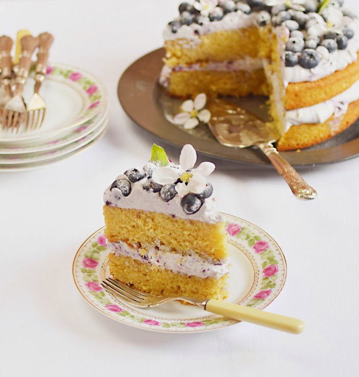 Lemon & Vanilla Hazelnuts, lemon and blueberry cake for the WBD 2015