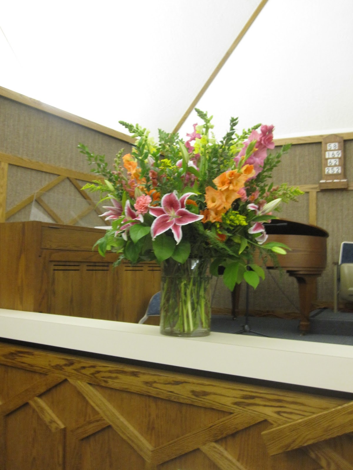 Simply Beautiful How to make a big flower arrangement in a vase
