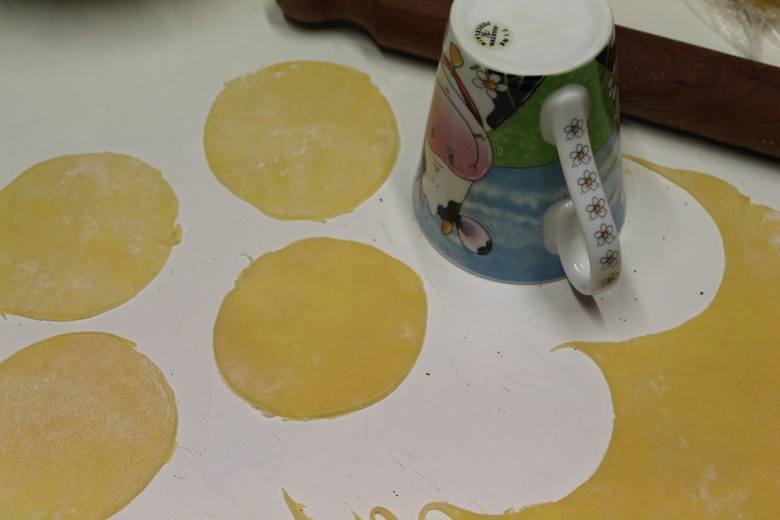 le tenere dolcezze di resy Quesadillas di Quito e cioccolata in tazza