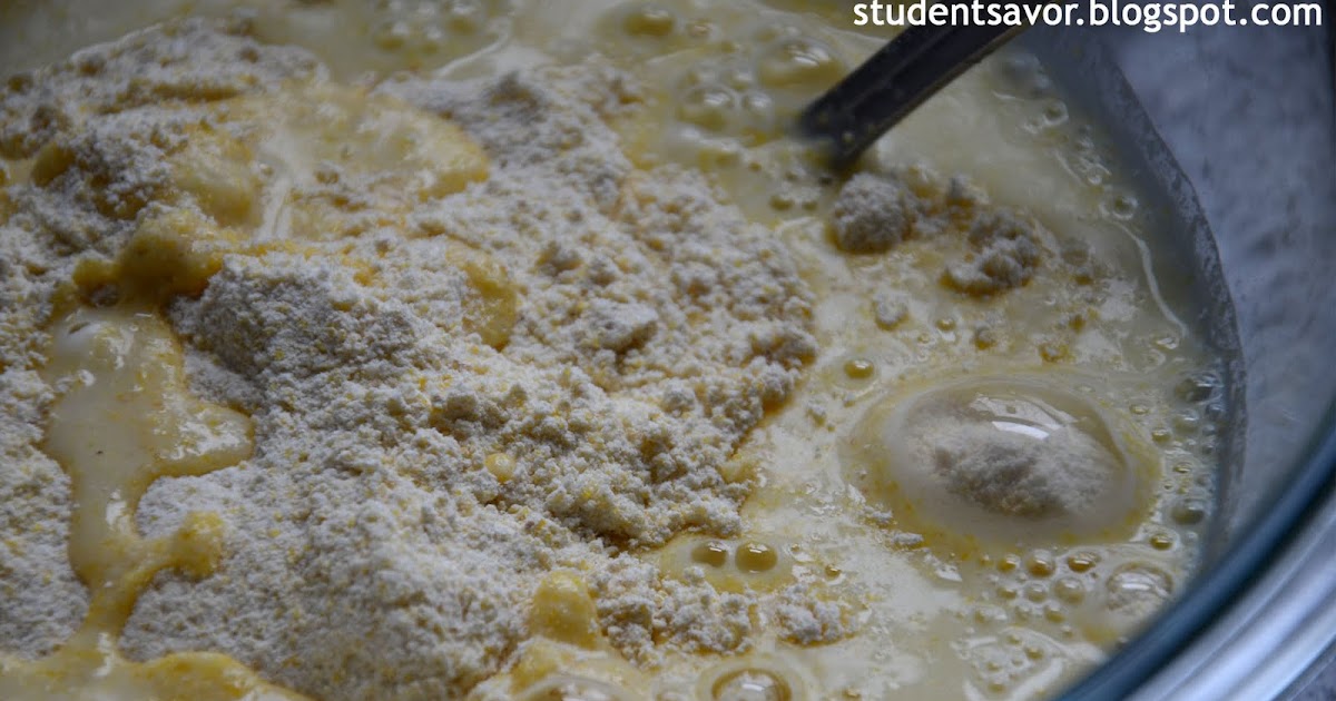 STUDENT SAVOR Applesauce Cornbread Muffins