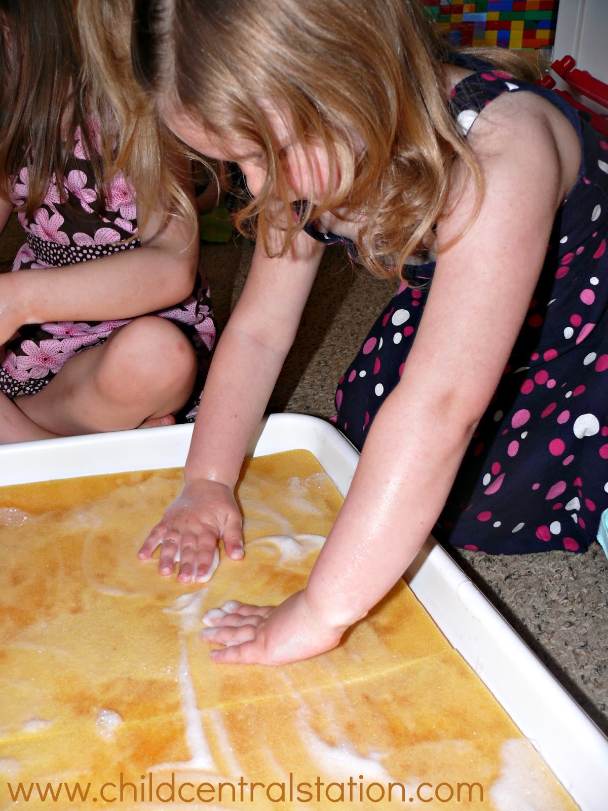 Child Central Station Foamy Bubbles! Water Table for Infants and Toddlers