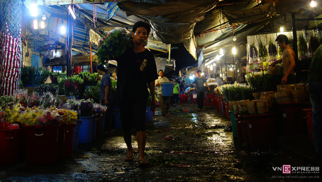 [Image: cho-hoa-dem-sai-gon-3.jpg]