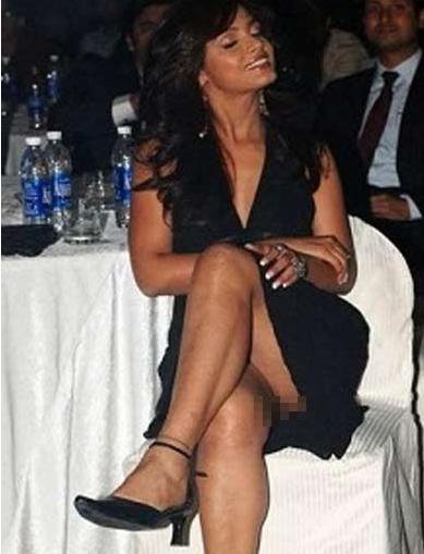 Meryem Uzerli: Celeb Oops Moments In Bollywood