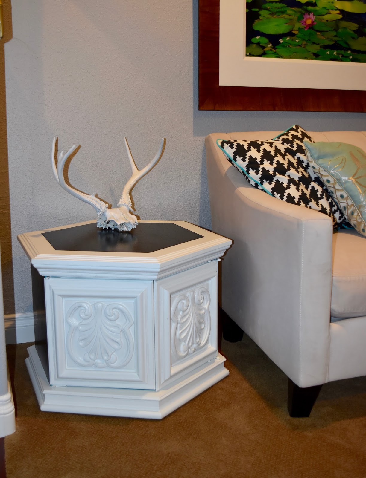 MakeMePrettyAgain Custom Pet Bed from a Vintage Hexagon Table