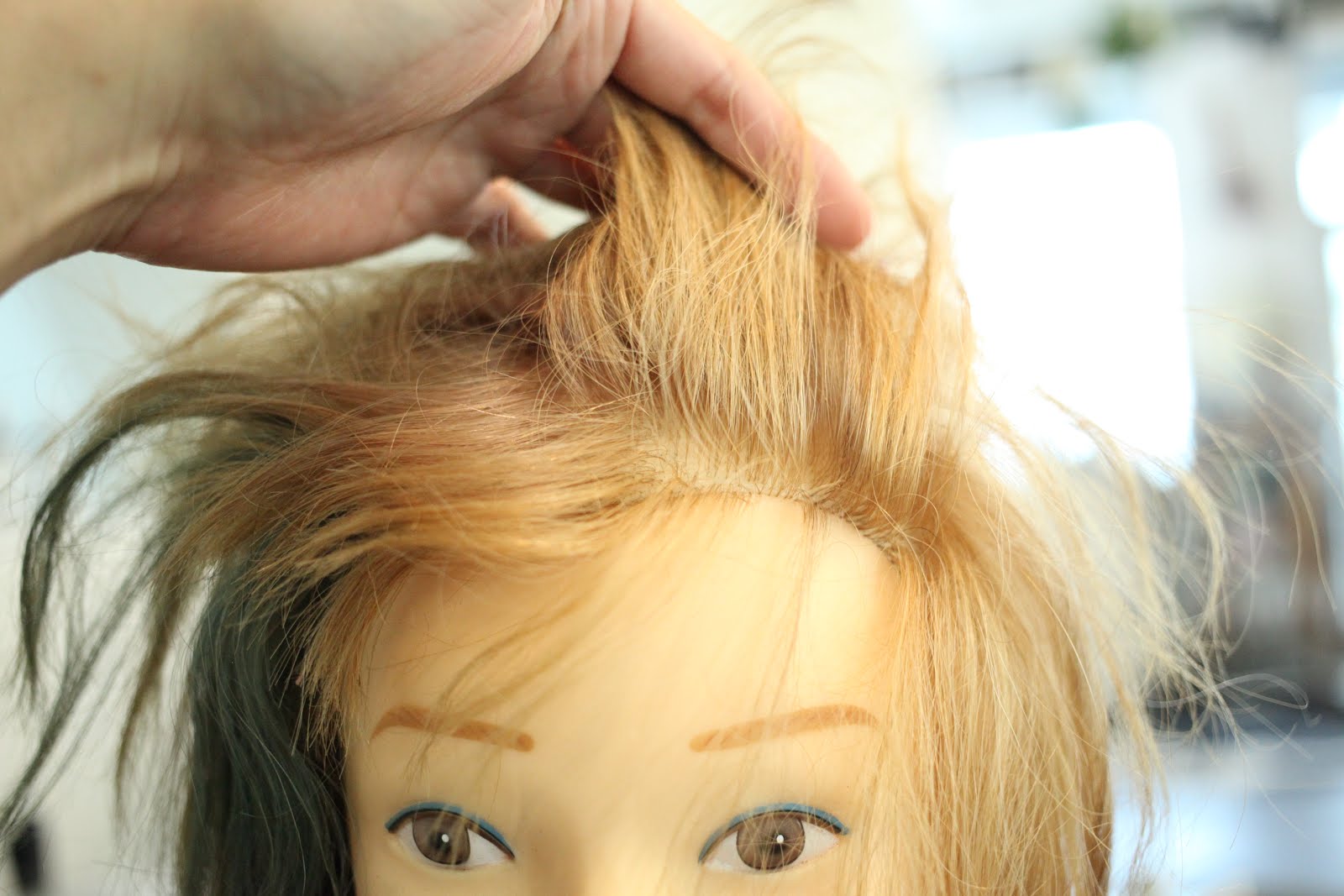 【Marianastyle】 美容師が教える、正しい前髪のセットの仕方（アイロン使って流す女子編）