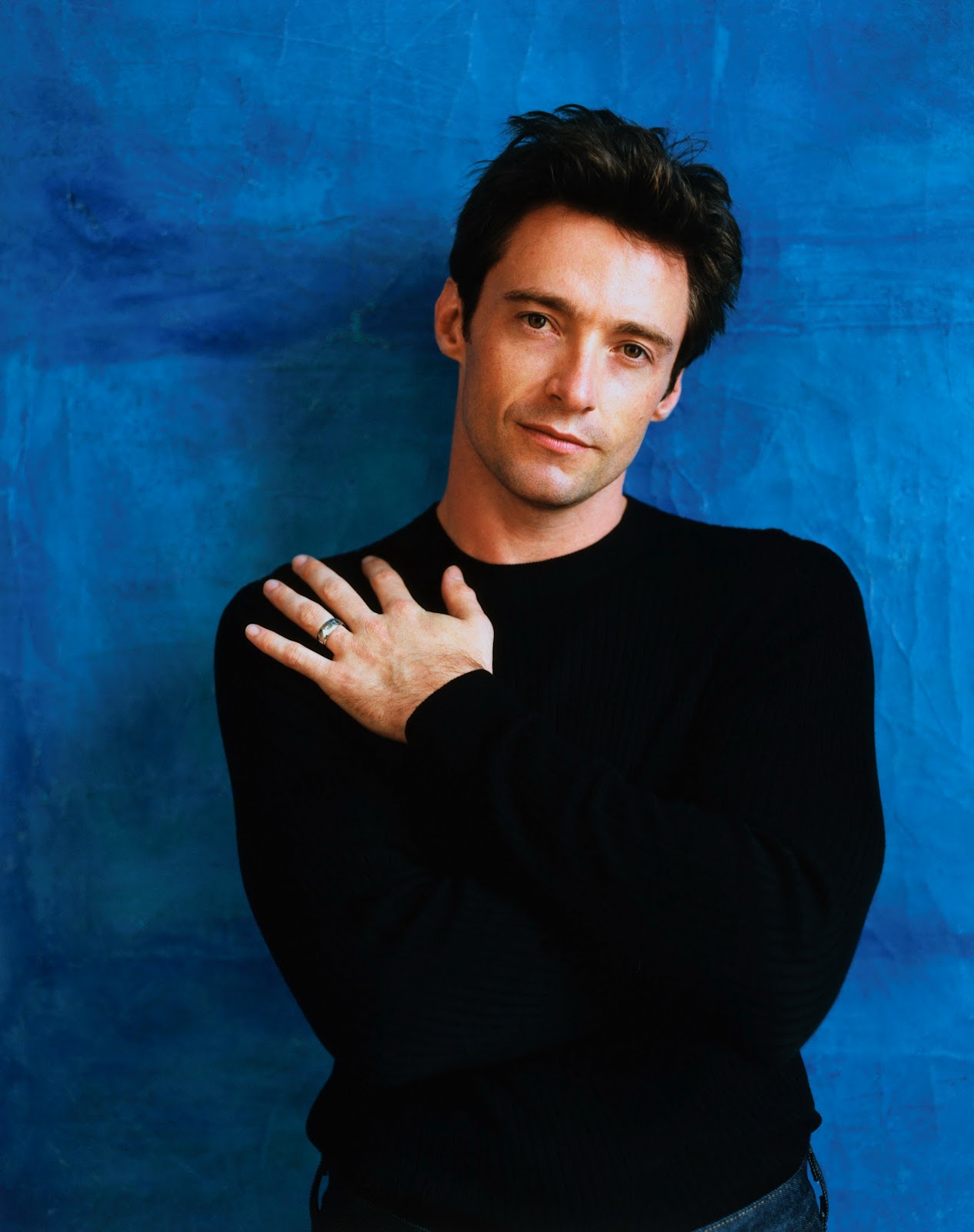 http://3.bp.blogspot.com/-msuGhGzQZAA/UDt10AYoP8I/AAAAAAAACqo/6ctLiejYQvo/s1600/7243_hugh_jackman_unknown_photoshoot_1.jpg