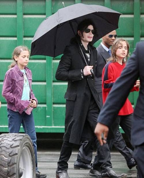 Paris Jackson with her Dad Michael Jackson. 