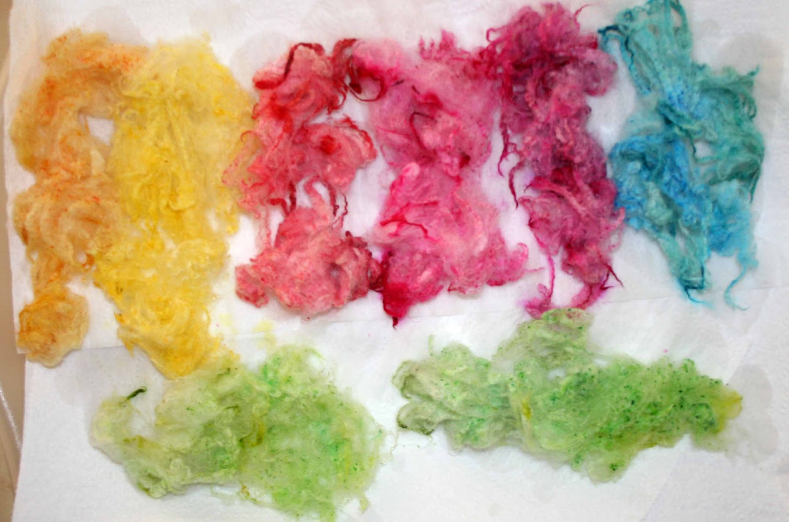 Creating and Educating Dying Sheep Wool