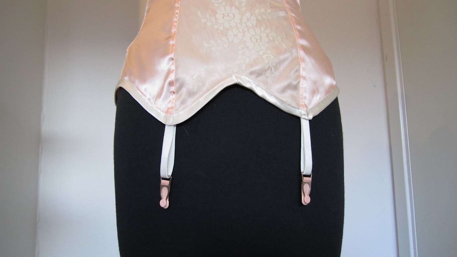 A Few Threads Loose Ohh La La Pin Up Sew Along... Attaching your