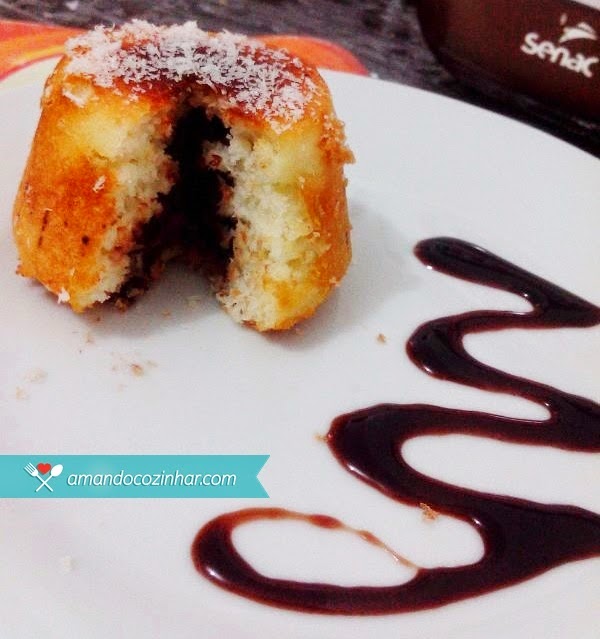 Bolinho de coco com recheio de nutella