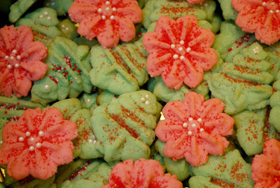 Christmas cookies A Girl's Guilty Pleasures: Vanilla Almond Sugar Christmas Cookies