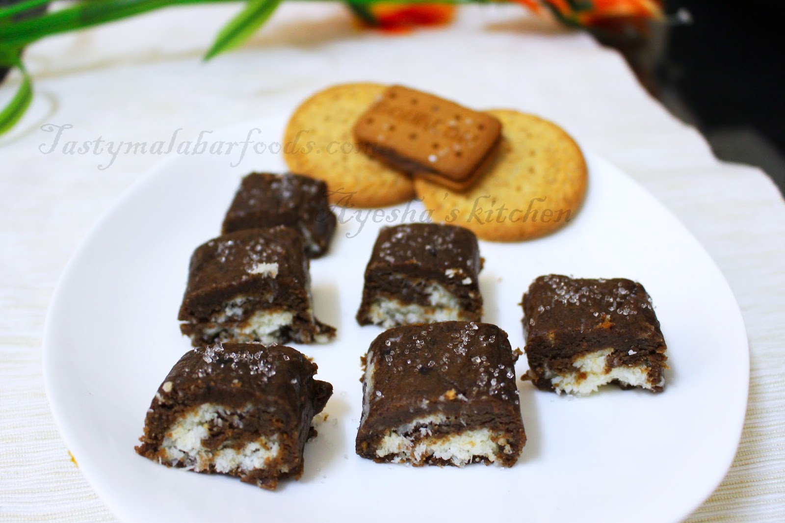 Easy biscuit dessert recipes A quick and easy drop biscuit featuring a made-from-scratch dough, cheddar cheese, and fresh chives. Makes for a lovely brunch item, but also a great dinnertime side dish. Makes for a lovely brunch item, but also a great dinnertime side dish.