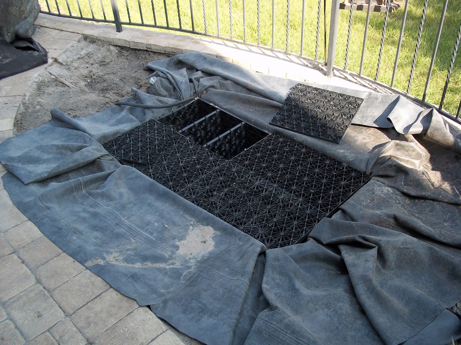 Jim's Pond Pondtastic Water Gardens installs the Aquascape Pondless