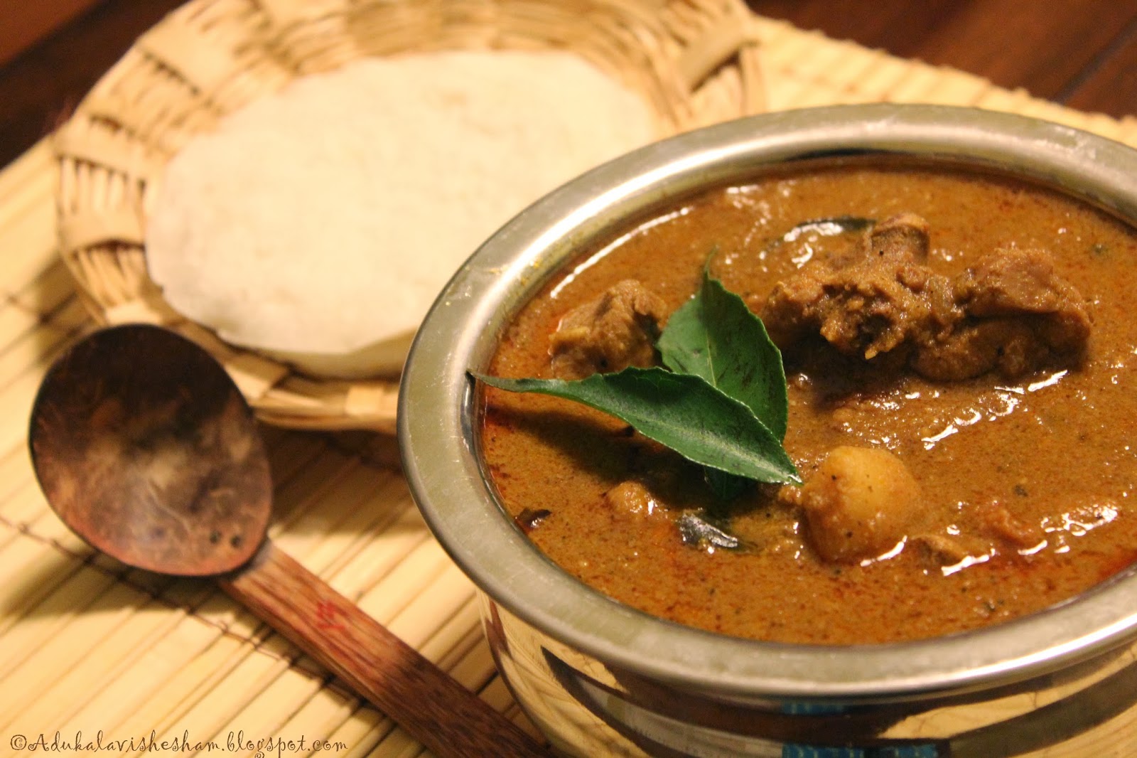 Adukala Vishesham Varutharacha Kozhi Curry / Kerala style Chicken Curry