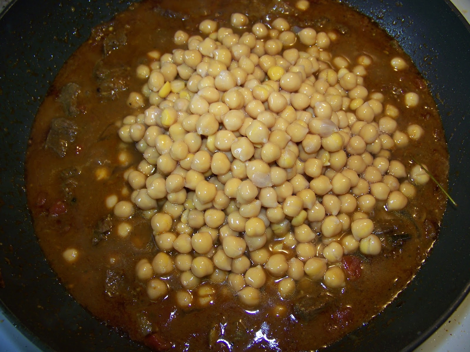 Kitchen Simmer Beef and Chickpea Curry