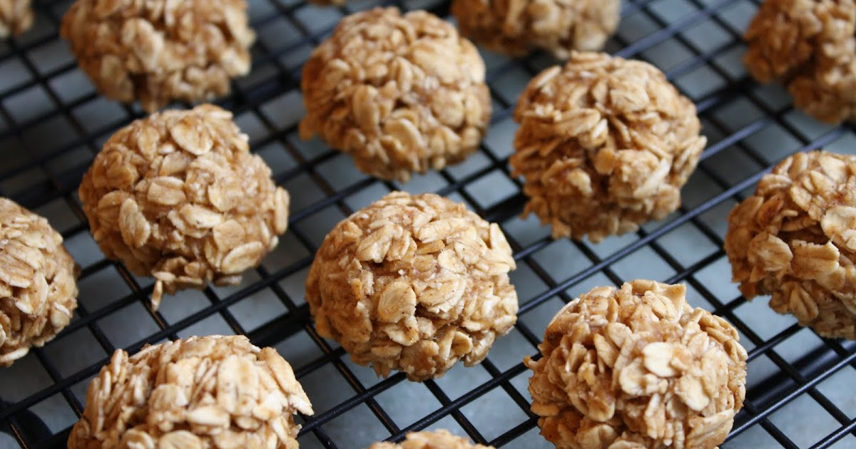 Recipes from Michelle's Kitchen: Oatmeal Applesauce Cookies