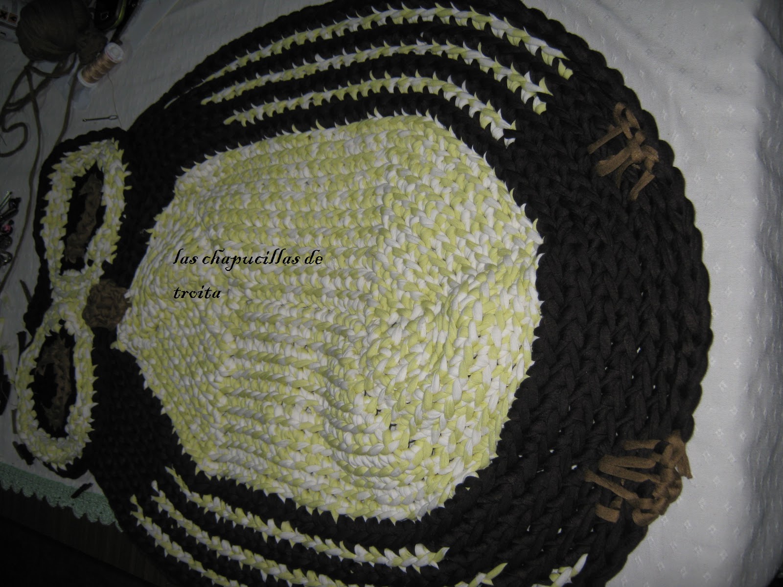 Las chapucillas de troita: ALFOMBRA BUHO