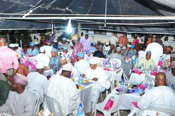 Senate President, Saraki And His Wife Share A Kiss As They Fete Muslim Faithfuls Breaking Ramadan Fast Senate President, Saraki And His Wife Share A Kiss As They Fete Muslim Faithfuls Breaking Ramadan Fast