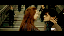 Regarde une feuille de personnage Ginny-Harry-GIf-Kiss