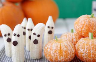 Clean Eating, Meal Planning, 21 Day Fix, Healthy Halloween Snacks, Healthy Halloween, Halloween Snacks, Halloween Party Ideas, Successfully Fit, Lisa Decker, banana ghosts, orange pumpkins